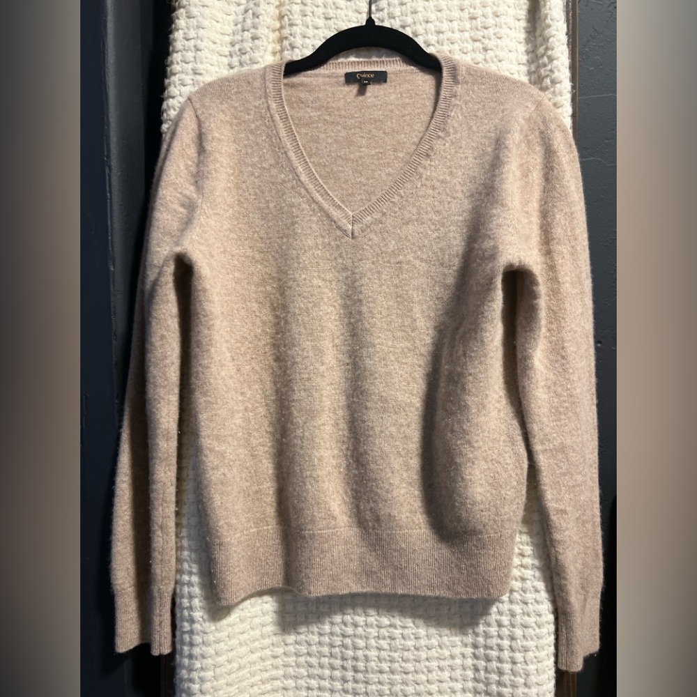 Quince Women's V-Neck Cashmere Sweater in Light Beige Minimalist Capsule Sz M